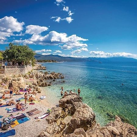Big White Apartment Novi Vinodolski Εξωτερικό φωτογραφία
